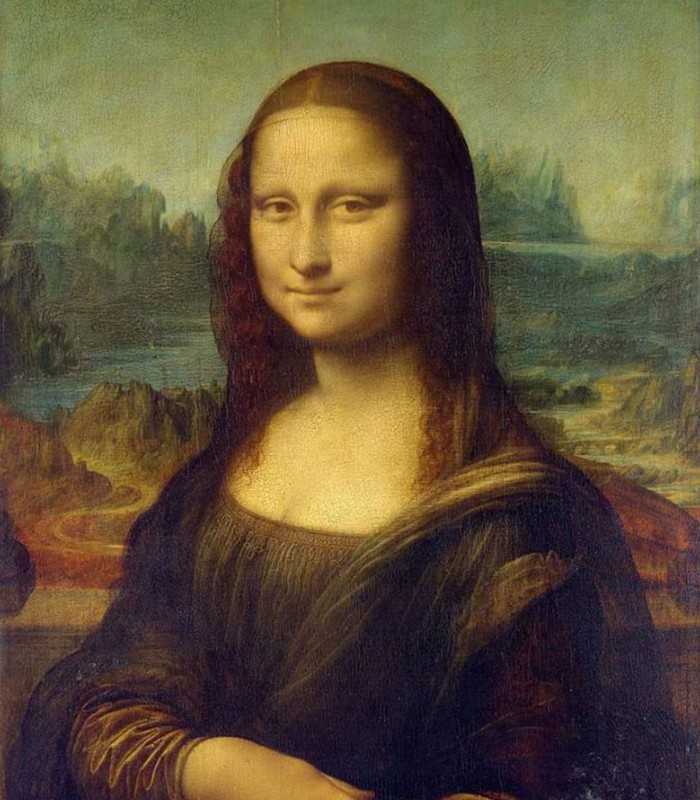 Private Paris tour featuring Leonardo da Vinci’s world-famous Mona Lisa painting at the Louvre Museum