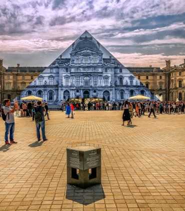 Paris Louvre Private Walking Tour with Expert Guide