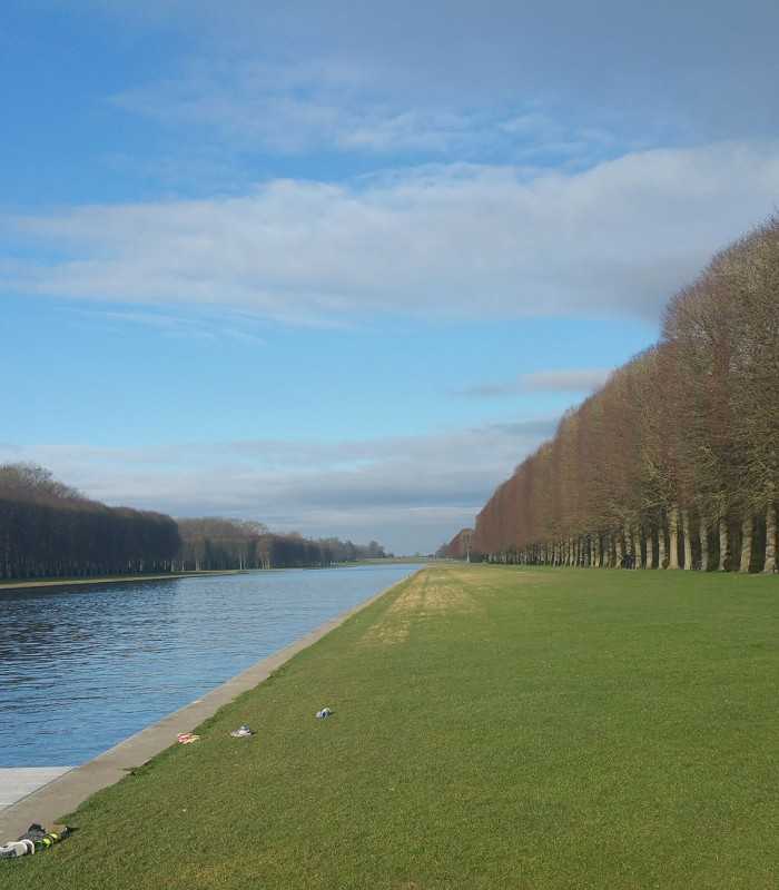 Half-day private tour of Versailles showcasing the grandeur of the palace and the beauty of its gardens
