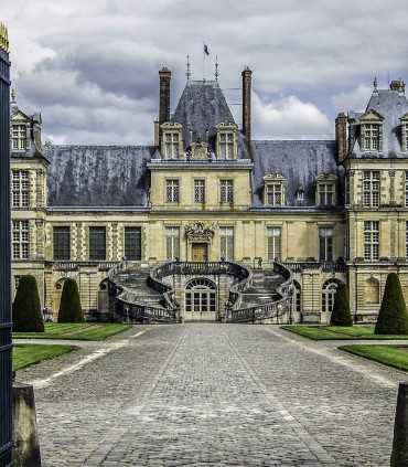 Main entrance of Fontainebleau Castle during a private tour from Paris