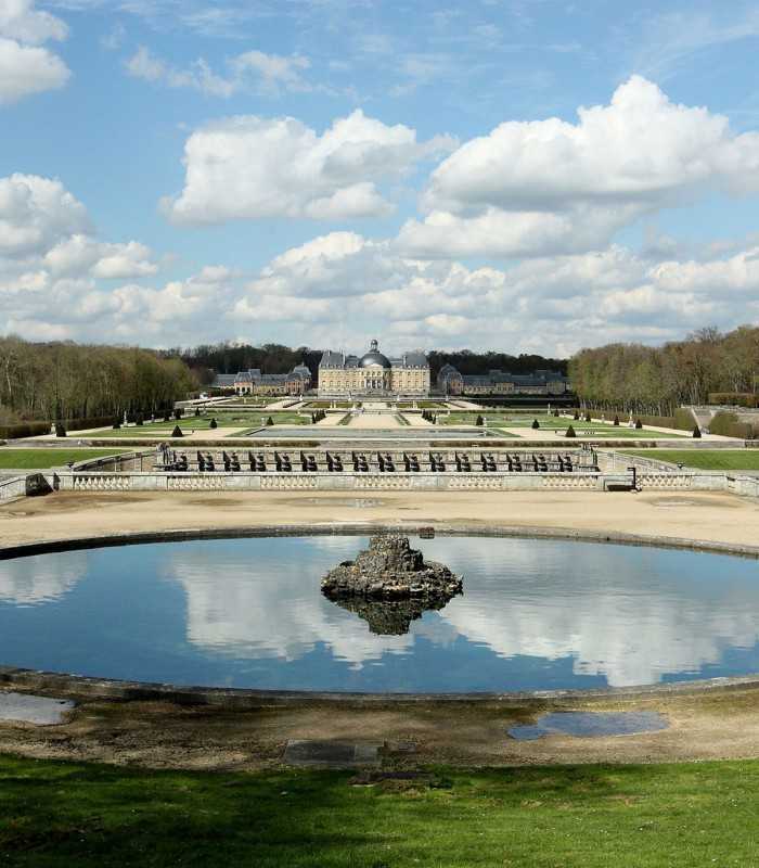 strolling through the gardens and park of Vaux-le-Vicomte on a private guided tour from Paris