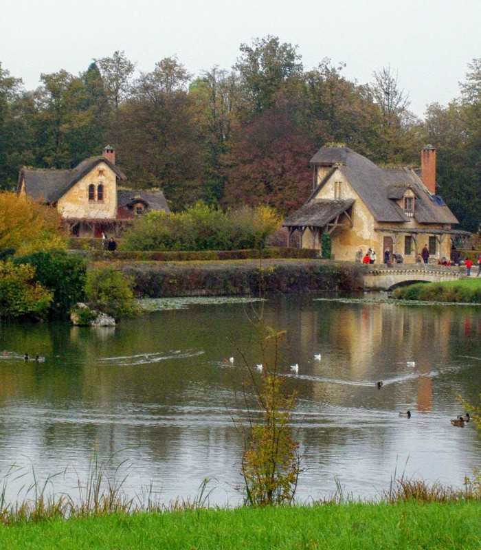 Private guided tour from Paris to Versailles Palace for a full-day experience of the palace and gardens