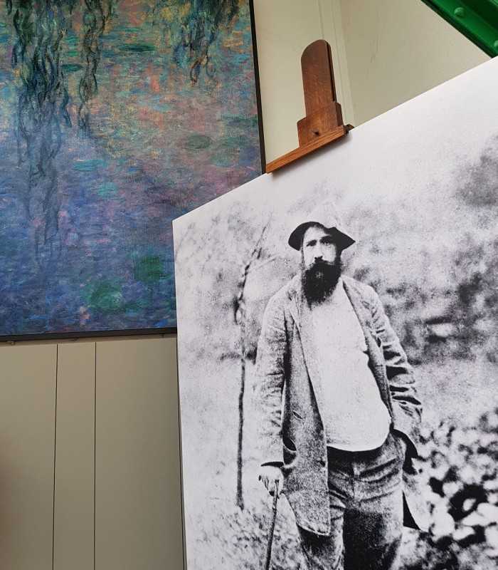 Guests exploring Versailles and the colorful gardens of Giverny on a full-day private Paris tour