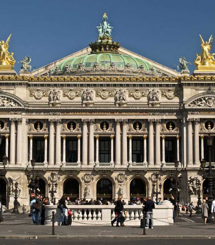The grand façade of Paris’ Opéra Garnier, included in private sightseeing tours