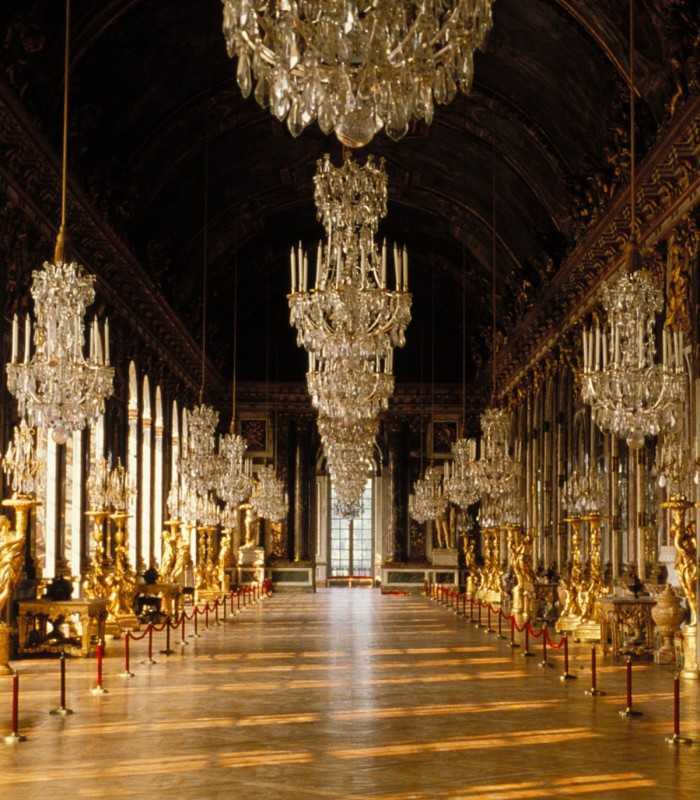 Private guided day tour combining Versailles Château and Chartres Cathedral in France.